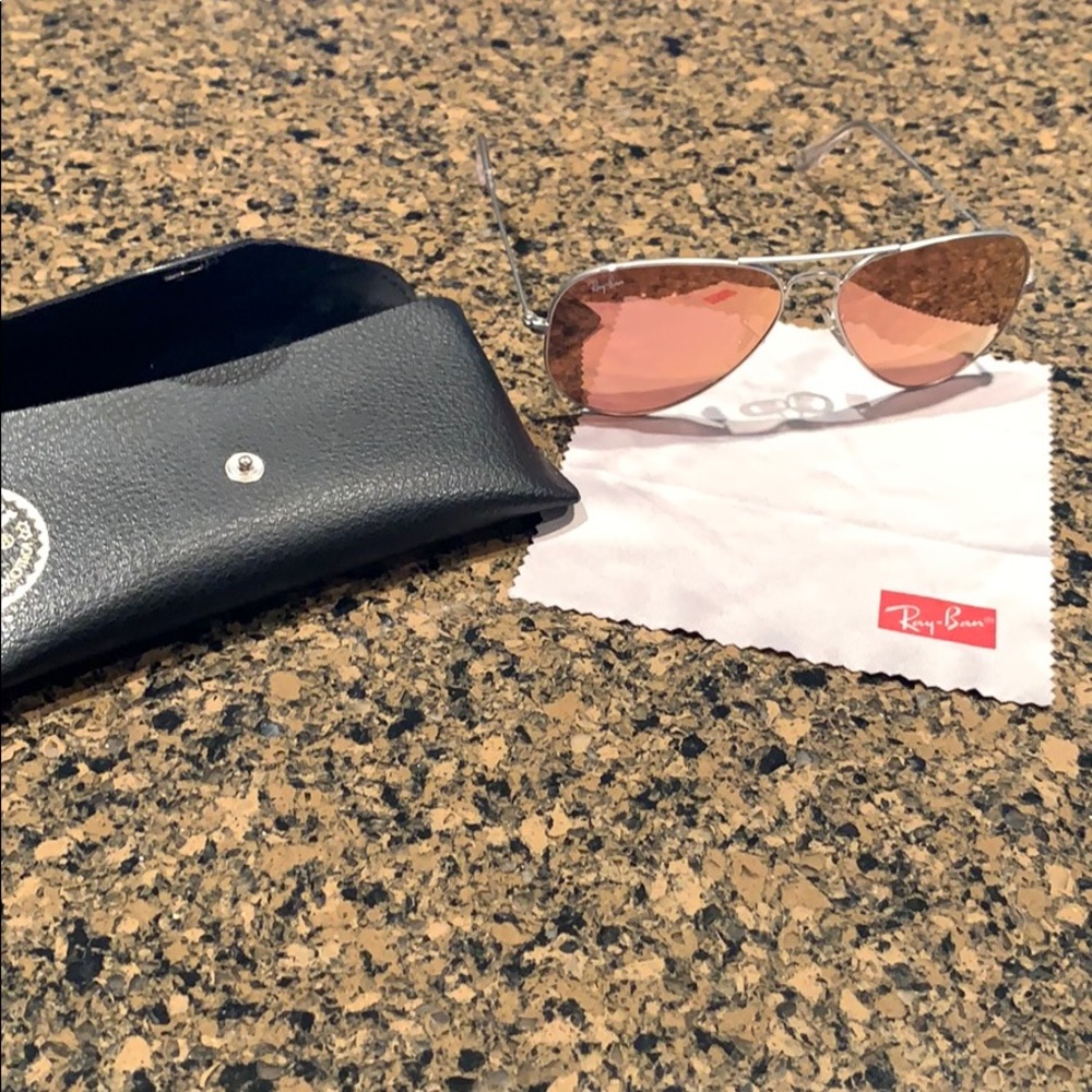 Ray Ban Aviator Sunglasses- Rose Gold
